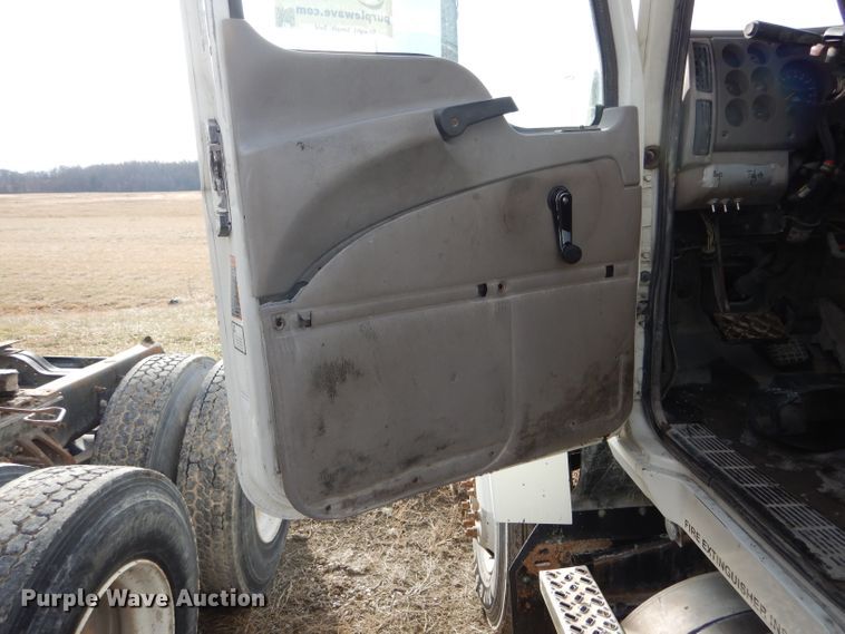 image for item DH6976 2007 Mack CHN semi truck