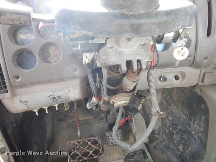 image for item DH6976 2007 Mack CHN semi truck