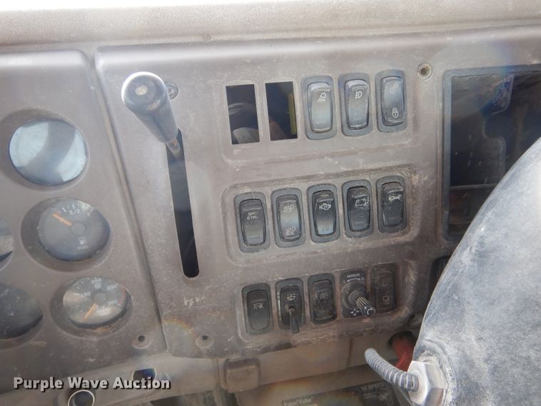 image for item DH6976 2007 Mack CHN semi truck