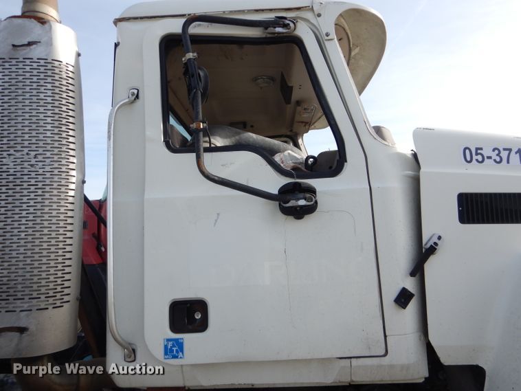 image for item DH6976 2007 Mack CHN semi truck