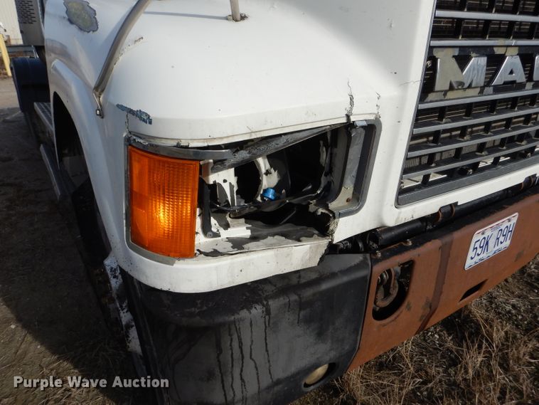 image for item DH6976 2007 Mack CHN semi truck