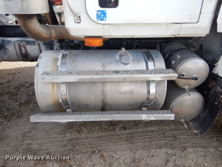 image for item DH6976 2007 Mack CHN semi truck