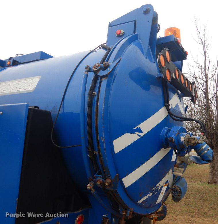 image for item FF9215 2004 Sterling L-Line sewer rodder truck