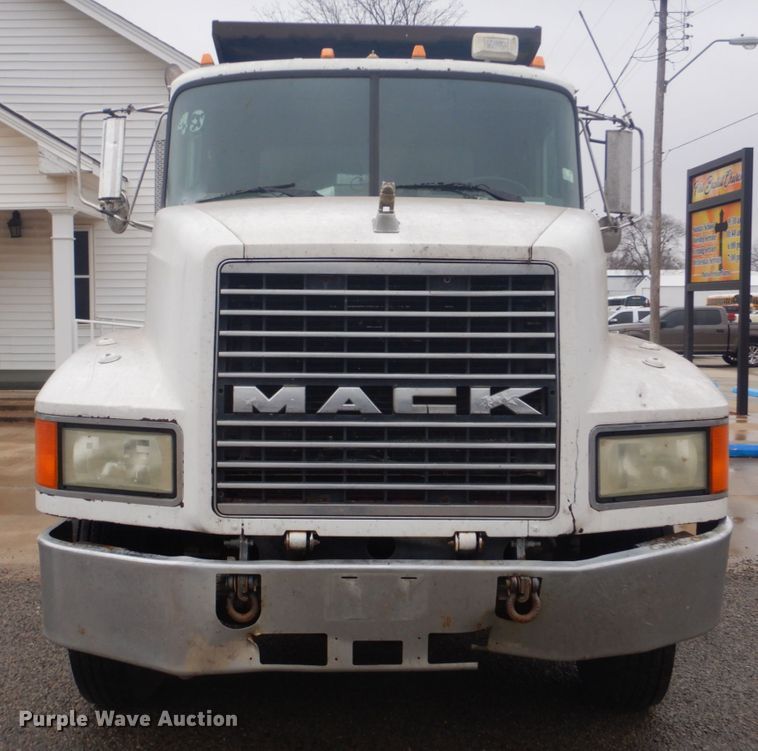 image for item FF9216 1995 Mack CH dump truck