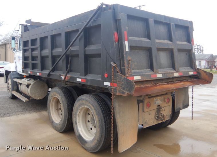 image for item FF9216 1995 Mack CH dump truck