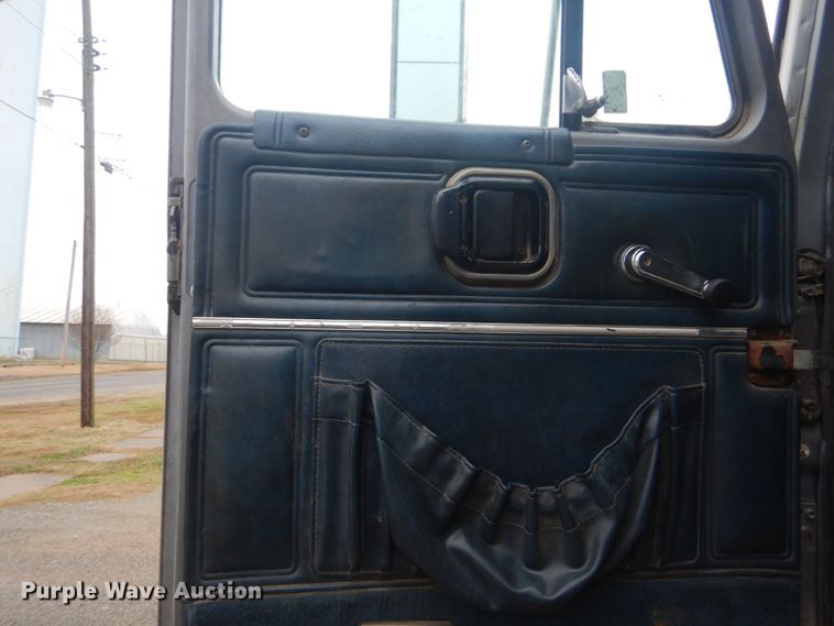 image for item FF9216 1995 Mack CH dump truck