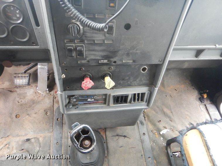 image for item FF9216 1995 Mack CH dump truck