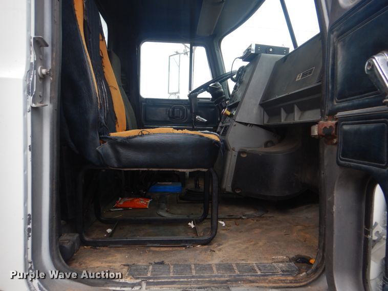 image for item FF9216 1995 Mack CH dump truck