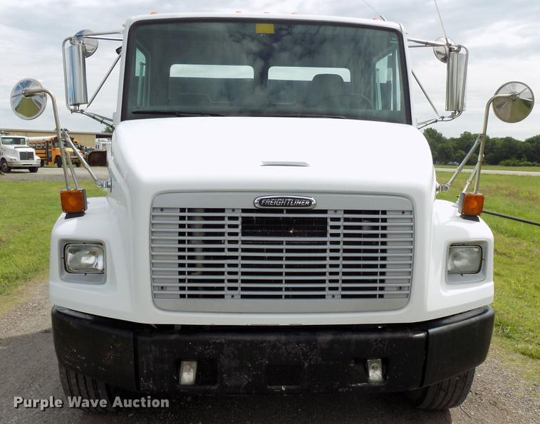 image for item FJ9285 2004 Freightliner FL70 flatbed truck