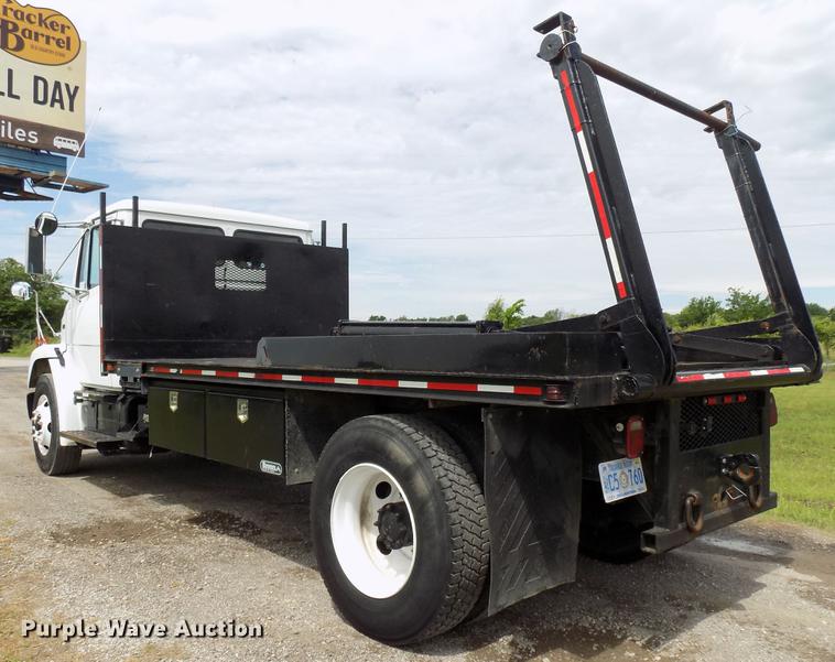 image for item FJ9285 2004 Freightliner FL70 flatbed truck