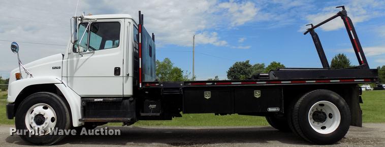image for item FJ9285 2004 Freightliner FL70 flatbed truck