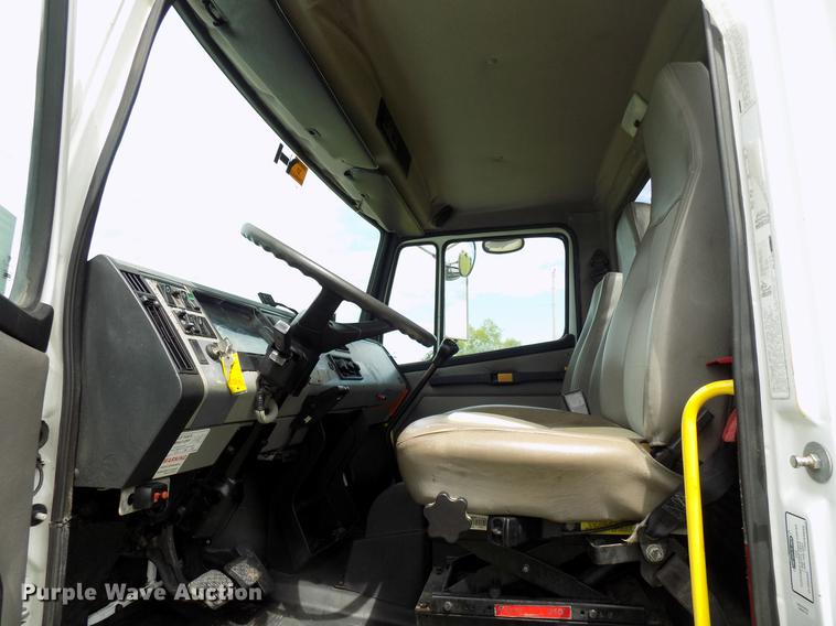 image for item FJ9285 2004 Freightliner FL70 flatbed truck