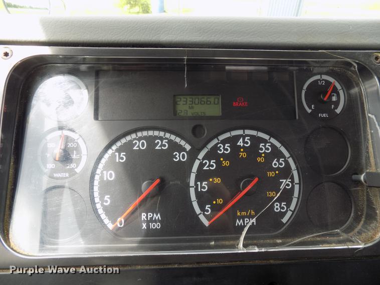 image for item FJ9285 2004 Freightliner FL70 flatbed truck