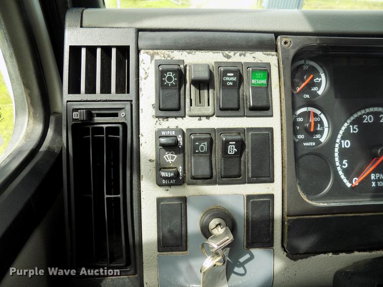 image for item FJ9285 2004 Freightliner FL70 flatbed truck