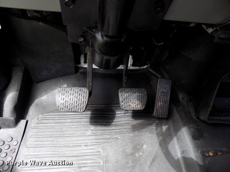 image for item FJ9285 2004 Freightliner FL70 flatbed truck