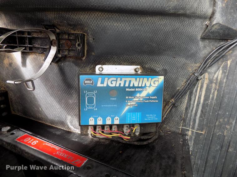 image for item FJ9285 2004 Freightliner FL70 flatbed truck