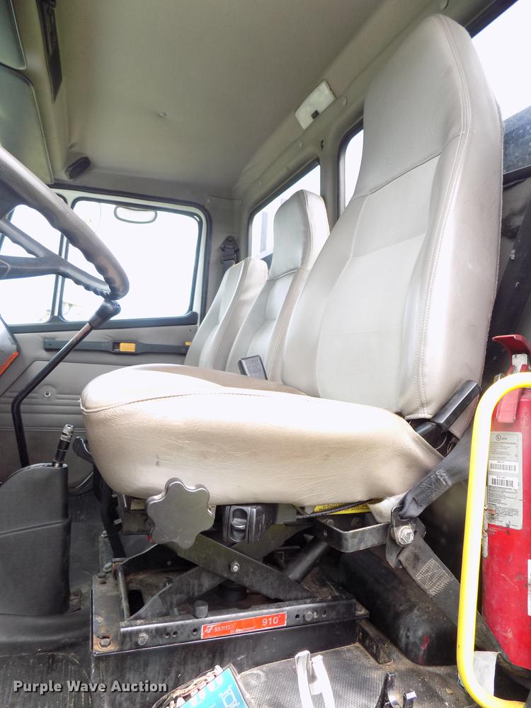 image for item FJ9285 2004 Freightliner FL70 flatbed truck