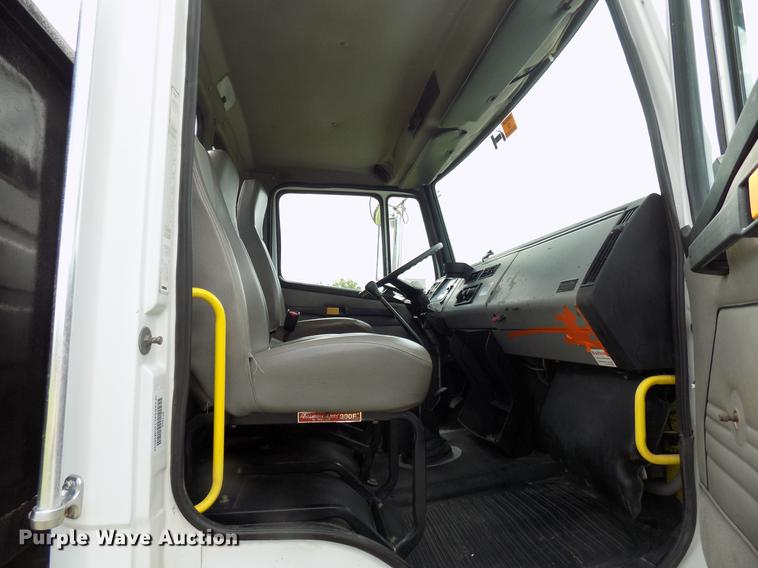 image for item FJ9285 2004 Freightliner FL70 flatbed truck