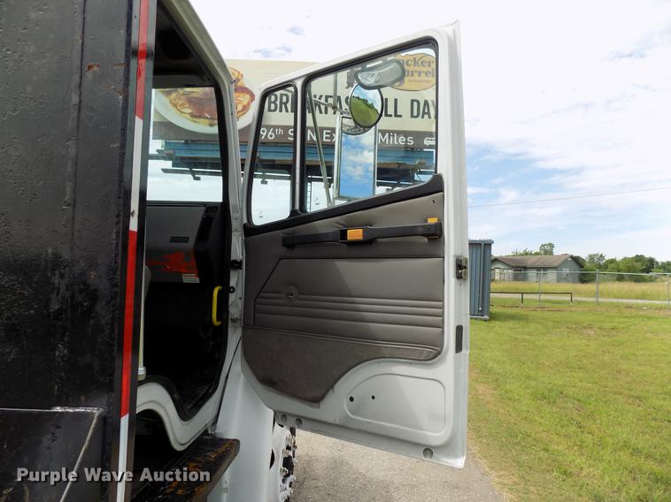 image for item FJ9285 2004 Freightliner FL70 flatbed truck