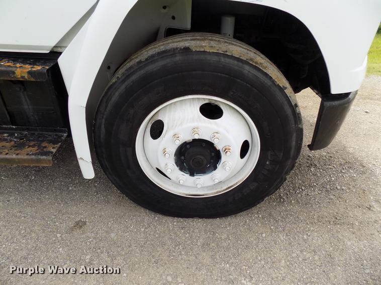 image for item FJ9285 2004 Freightliner FL70 flatbed truck