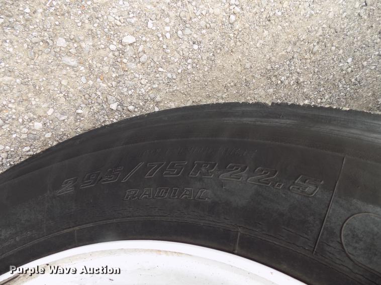 image for item FJ9285 2004 Freightliner FL70 flatbed truck