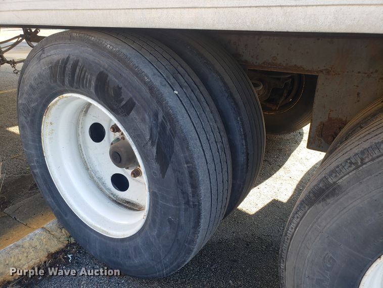 image for item GA9436 2001 Utility dry van trailer