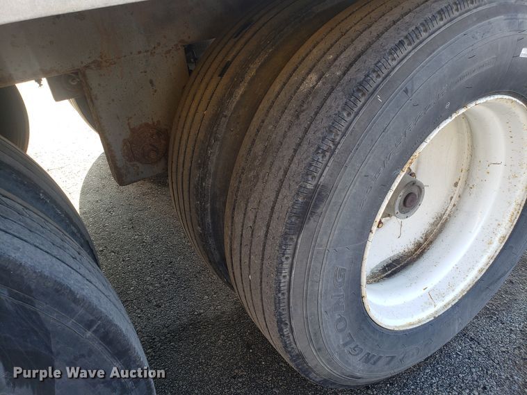 image for item GA9436 2001 Utility dry van trailer