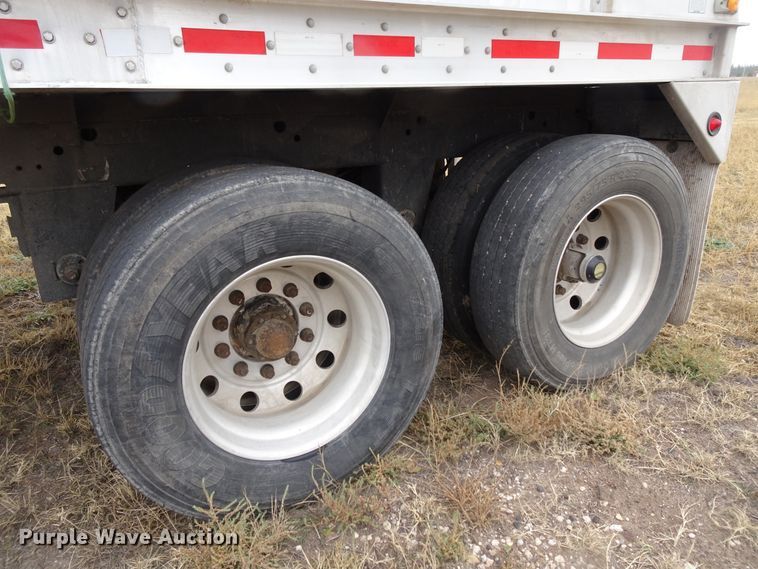 image for item GC9076 2008 Neville double hopper grain trailer