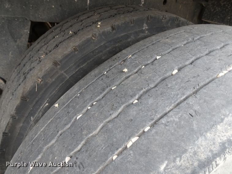 image for item GC9076 2008 Neville double hopper grain trailer