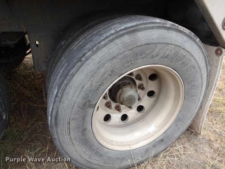 image for item GC9077 2007 Neville double hopper grain trailer