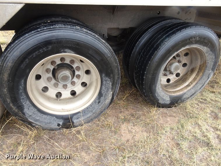 image for item GC9077 2007 Neville double hopper grain trailer