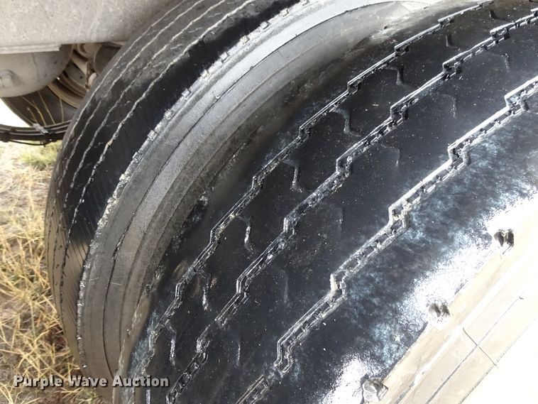 image for item GC9077 2007 Neville double hopper grain trailer