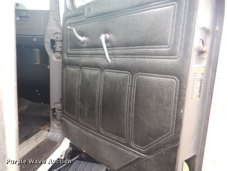 image for item GF9016 2001 Mack RD688S truck chassis