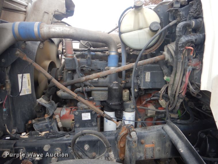 image for item GF9016 2001 Mack RD688S truck chassis