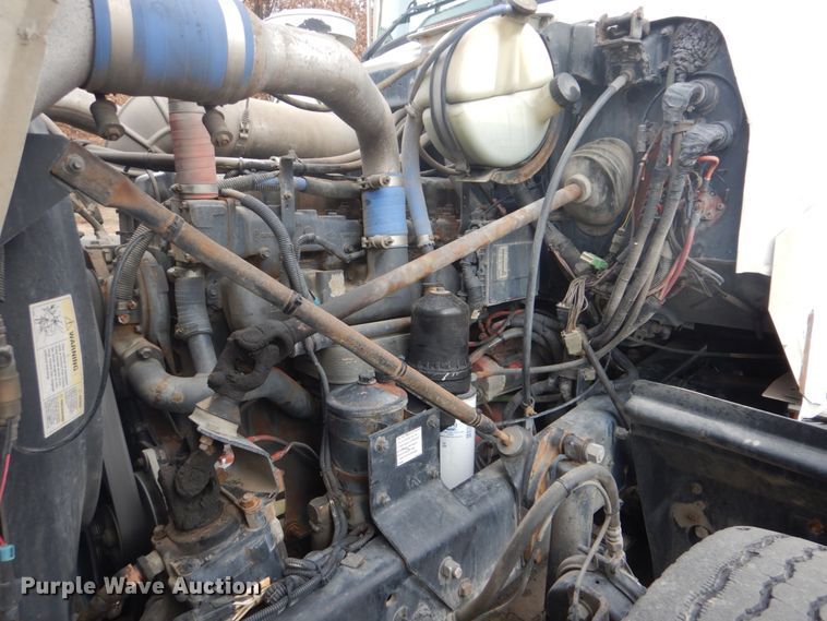 image for item GF9016 2001 Mack RD688S truck chassis