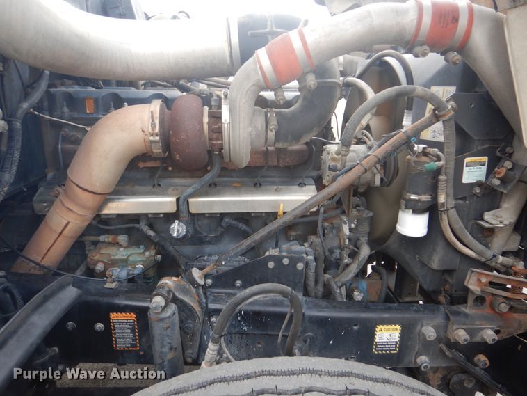 image for item GF9016 2001 Mack RD688S truck chassis