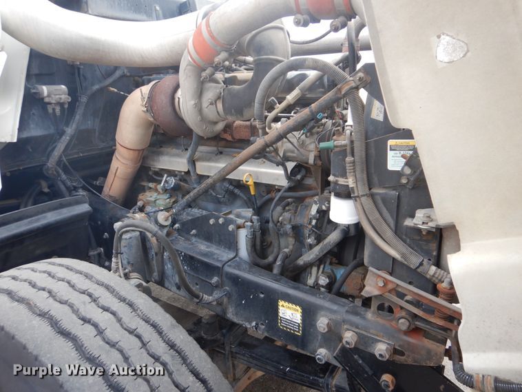 image for item GF9016 2001 Mack RD688S truck chassis