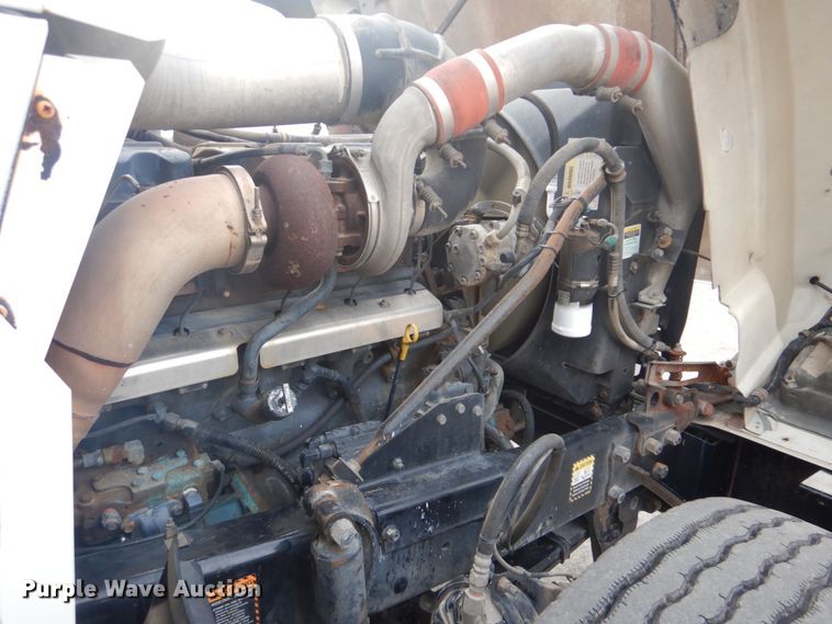 image for item GF9016 2001 Mack RD688S truck chassis