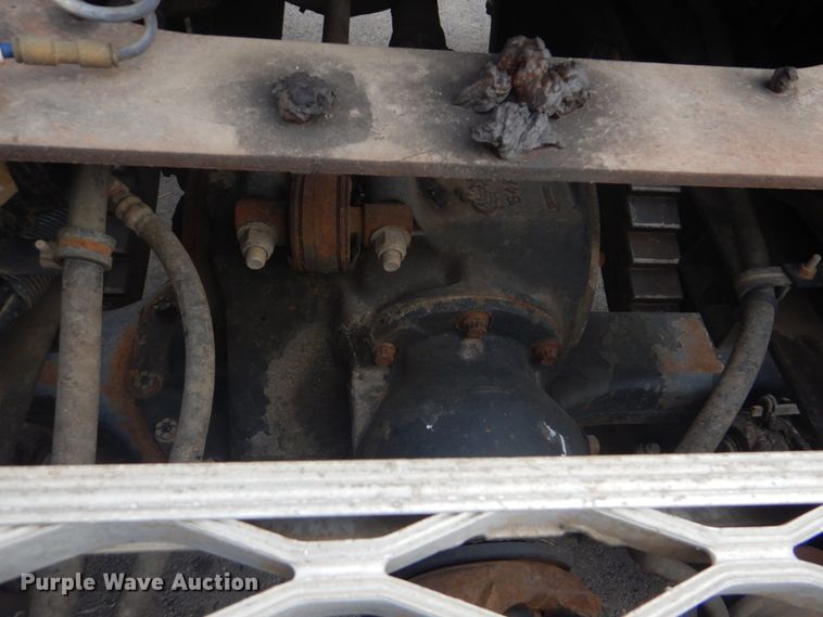 image for item GF9016 2001 Mack RD688S truck chassis