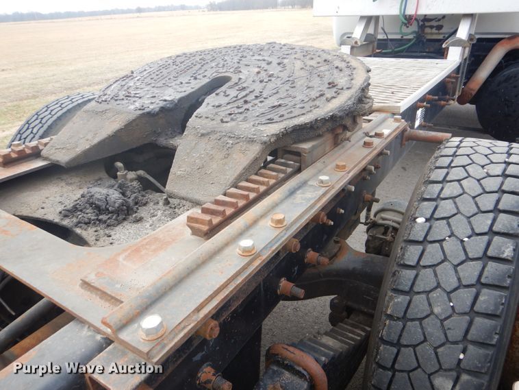 image for item GF9016 2001 Mack RD688S truck chassis