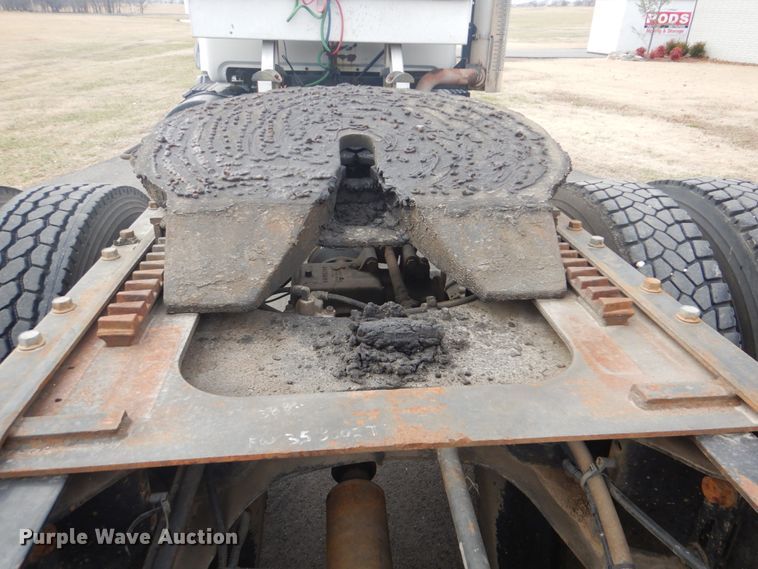 image for item GF9016 2001 Mack RD688S truck chassis