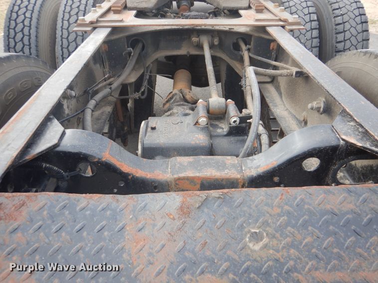 image for item GF9016 2001 Mack RD688S truck chassis