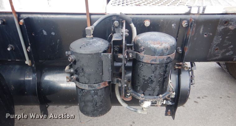 image for item GF9016 2001 Mack RD688S truck chassis