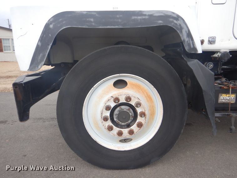 image for item GF9016 2001 Mack RD688S truck chassis