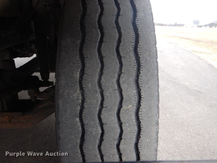 image for item GF9016 2001 Mack RD688S truck chassis