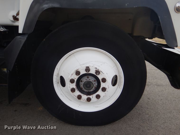 image for item GF9016 2001 Mack RD688S truck chassis