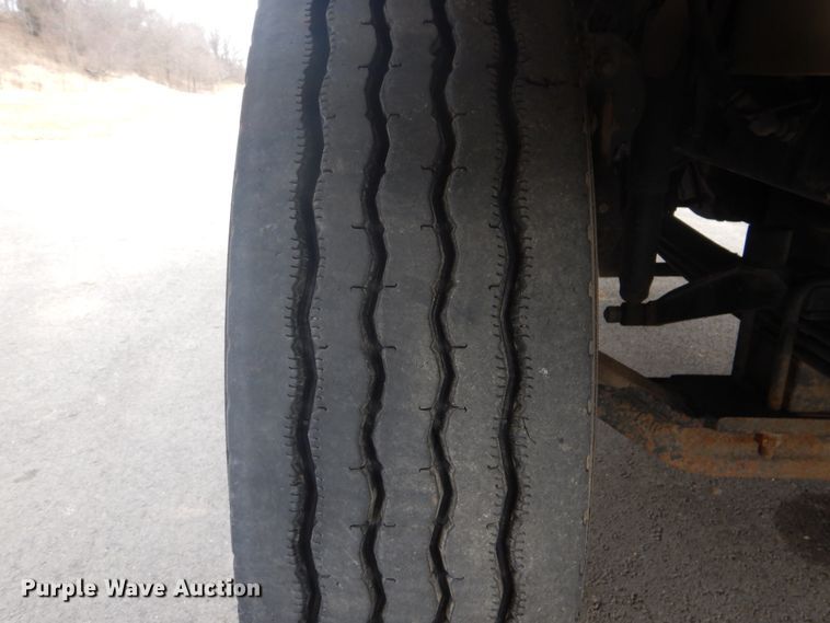 image for item GF9016 2001 Mack RD688S truck chassis