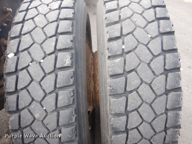 image for item GF9016 2001 Mack RD688S truck chassis