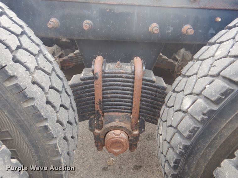 image for item GF9016 2001 Mack RD688S truck chassis