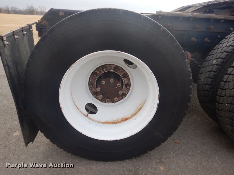 image for item GF9016 2001 Mack RD688S truck chassis